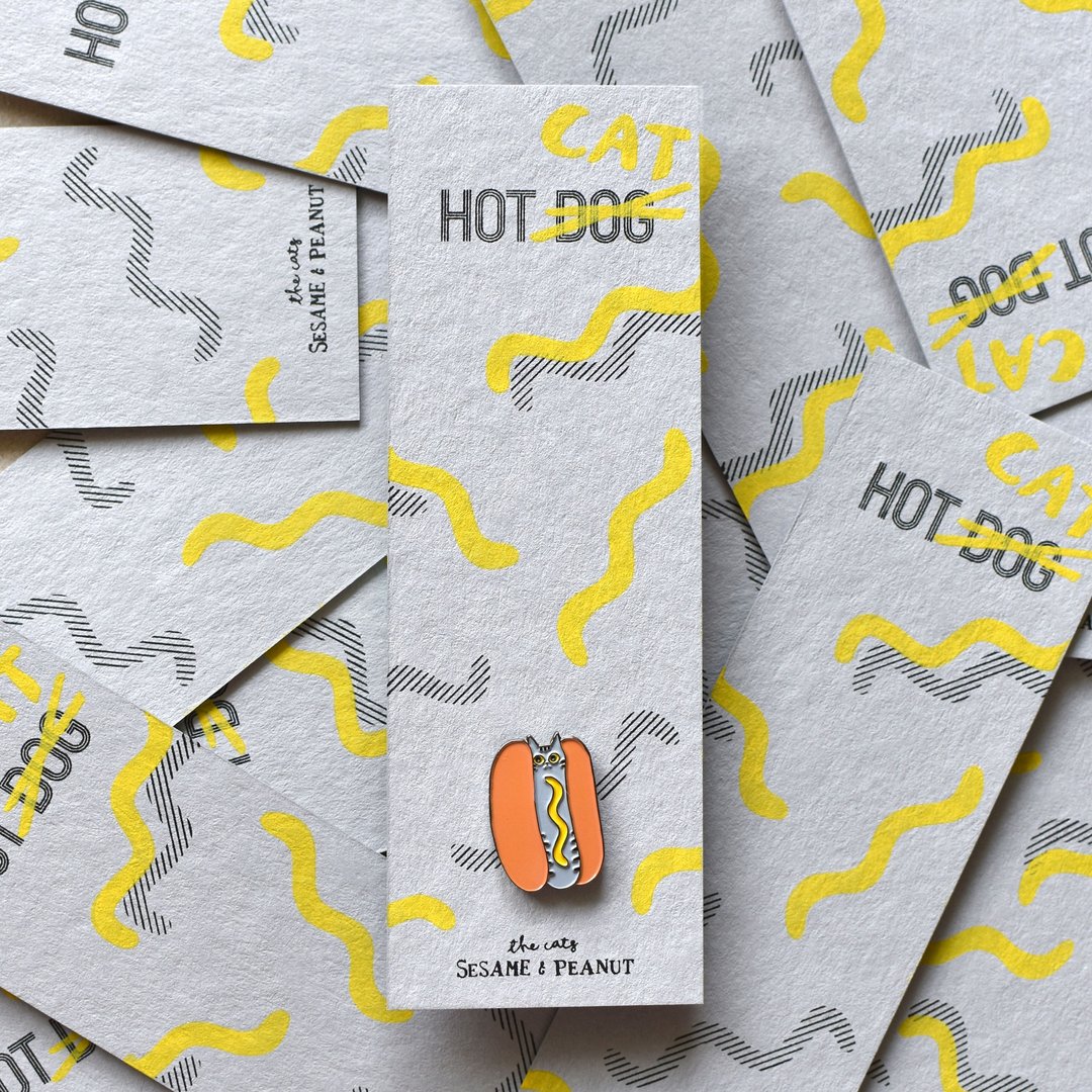 猫热狗 HOT CAT 金属胸针 别针 虎斑猫屁屁款 - 胸针 - 其他金属 多色