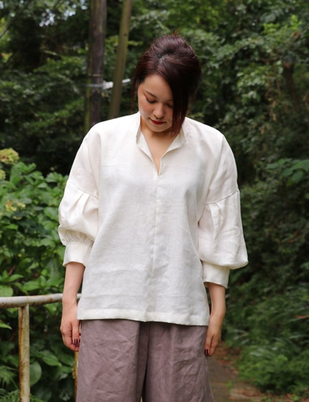 Linen off white stand-up collar blouse - 女装上衣 - 棉．麻 