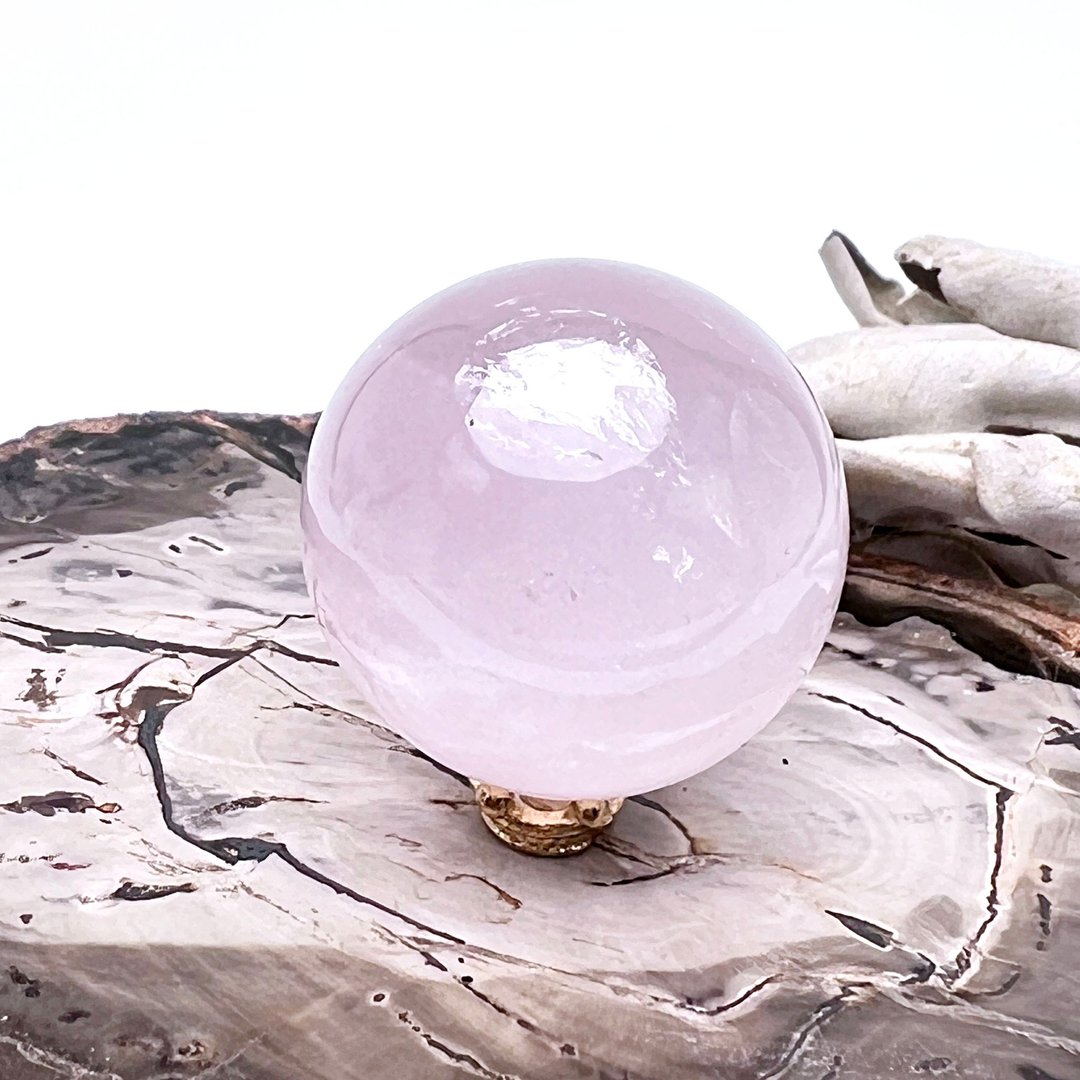 缈光。水晶球 人缘 桃花 有天然冰裂 疗愈 l 粉晶球 粉水晶球 l - 摆饰 - 水晶 粉红色