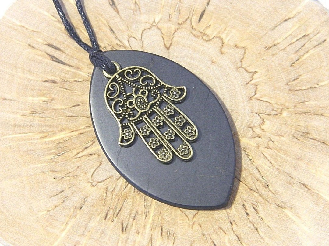 Shungite necklace, Hamsa hand pendant, Hand of Fatima jewelry, healing stone - 项链 - 石头 黑色