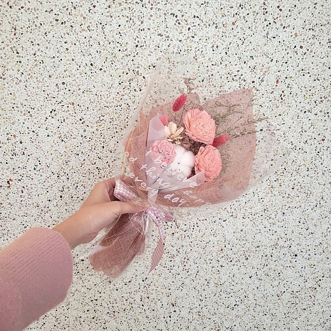 【现货】康乃馨干燥花花束。礼物。附提袋。毕业。老师礼物 - 干燥花/捧花 - 植物．花 