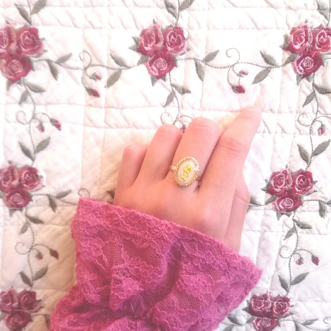 Vintage Rose Oval Ring NO.05 (White/Free Size) - 戒指 - 树脂 白色