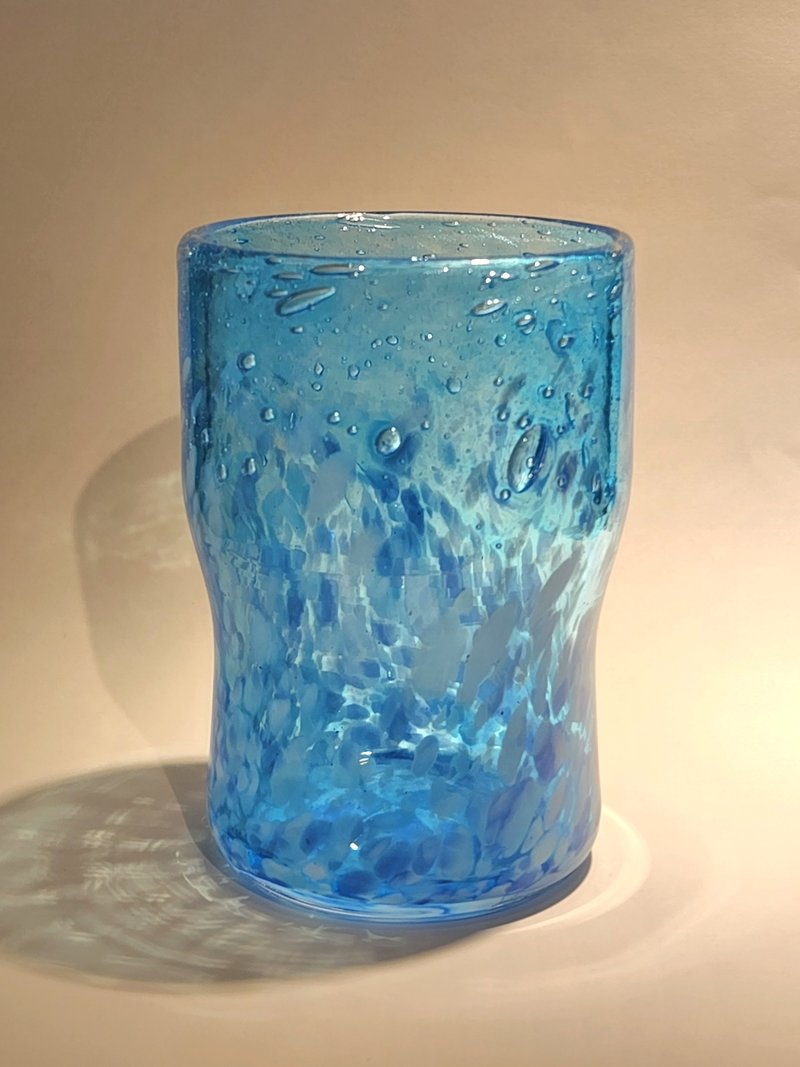 气泡曲线杯-水蓝 手作玻璃杯 纯手工吹制 - 玻璃杯 - 玻璃 多色
