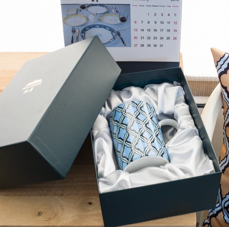 宫廷雕花图腾骨瓷马克杯礼盒组 - 咖啡杯/马克杯 - 瓷 多色