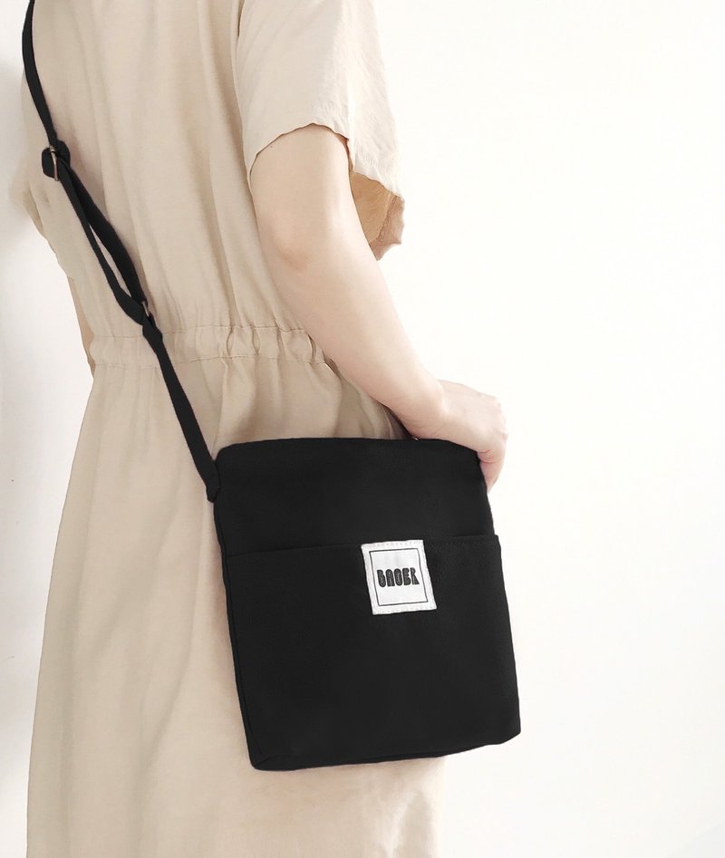 简约轻便方形吐司斜背包 /  黑 - 侧背包/斜挎包 - 其他材质 黑色