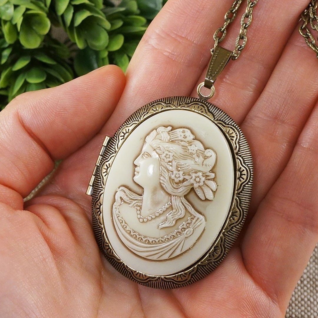 Glass Lady Girl Cameo Locket Necklace Beige Ivory Victorian Necklace Jewelry - 项链 - 玻璃 白色