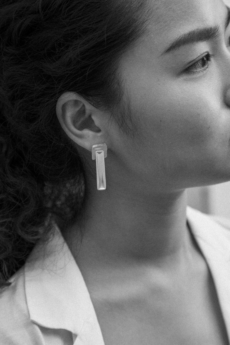 WHITE DAYS 纯银耳环 - 耳环/耳夹 - 银 银色