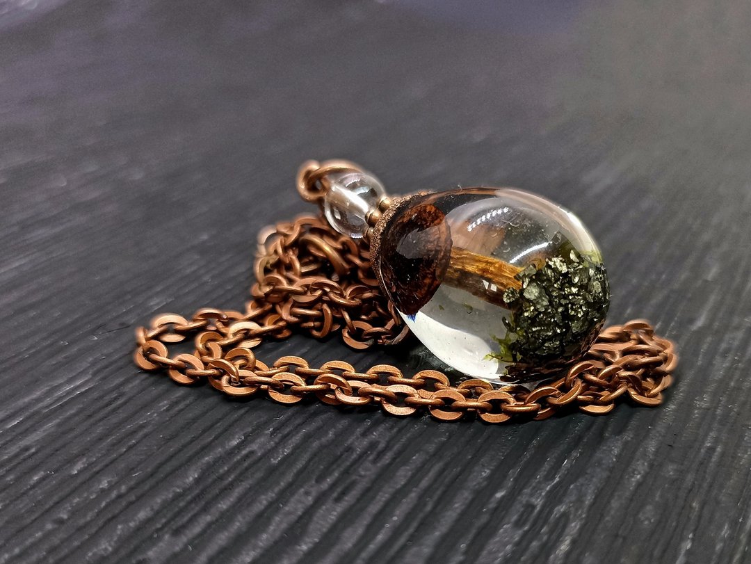 Mushroom necklace / Teardrop terrarium necklace Magic mushroom & Pyrite - 项链 - 其他材质 透明
