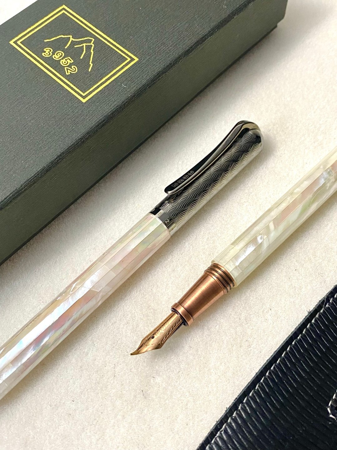 3952 老山羊 - 噍哖 严选珍珠母贝 玫瑰金书法钢尖钢笔 - 钢笔 - 其他材质 