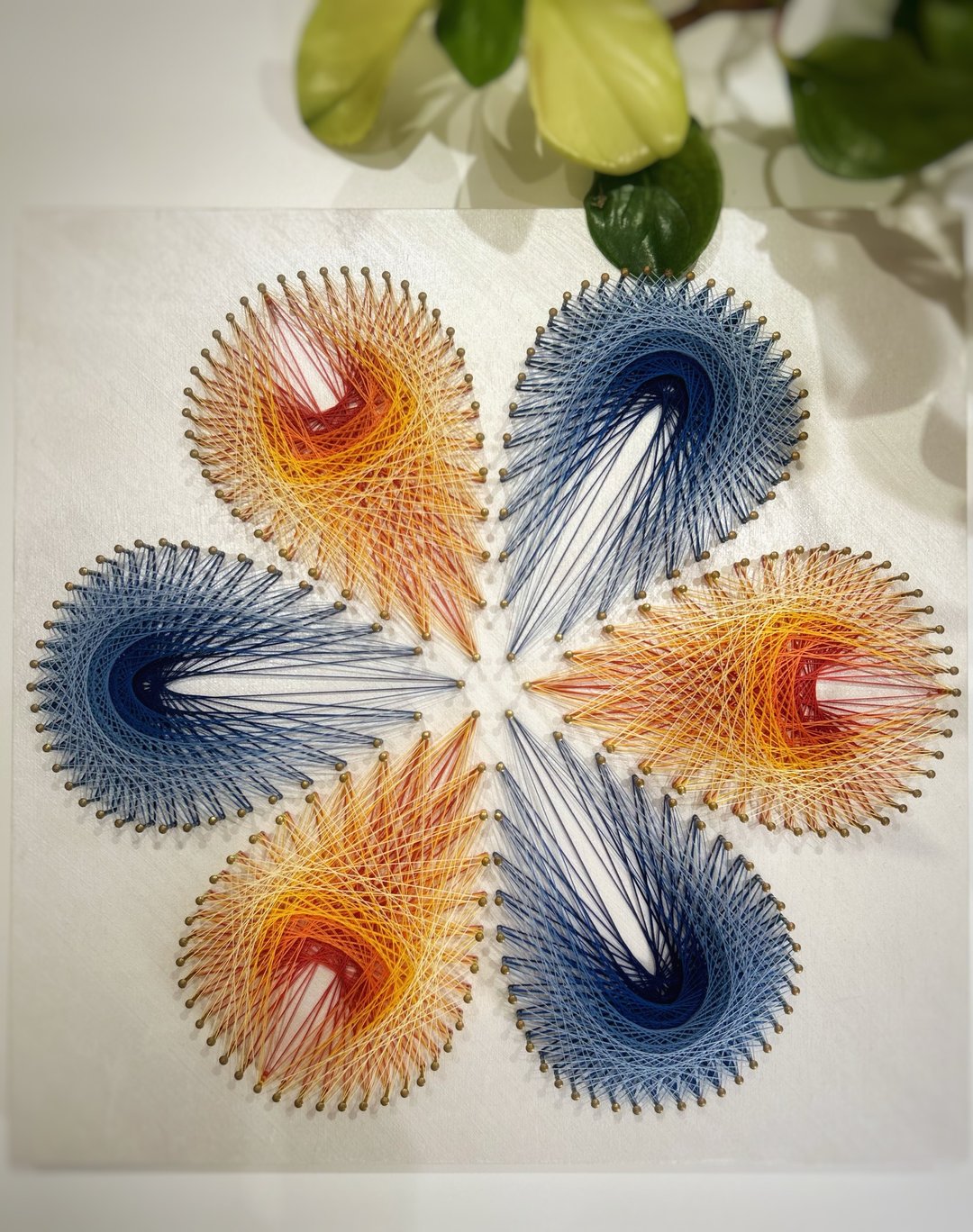 Stringart  艺术作品-几何鸢尾 - 摆饰 - 其他材质 多色