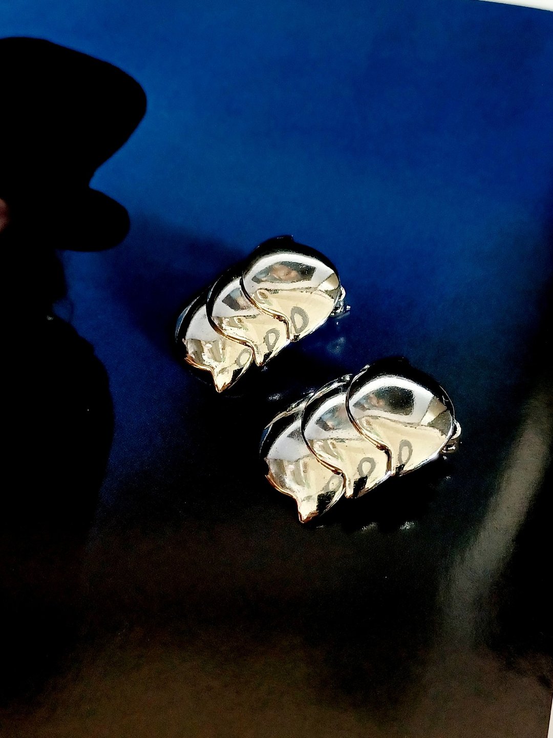 vintage jewelry  亮银盔甲夹式耳环 - 耳环/耳夹 - 其他金属 