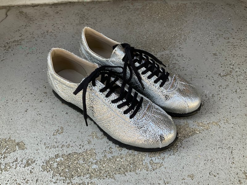 【独一无二！优惠价格】现货供应，仅有 25.5cm〜26cm 尺寸！EMA 运动鞋超值入手！ - 女款休闲鞋 - 真皮 银色