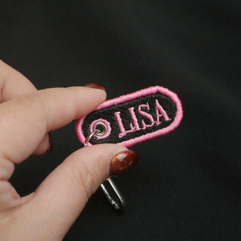 【blackpink x 定制姓名吊牌】L款 I 插图刺绣钥匙圈 I 特色送礼 - 钥匙链/钥匙包 - 棉．麻 