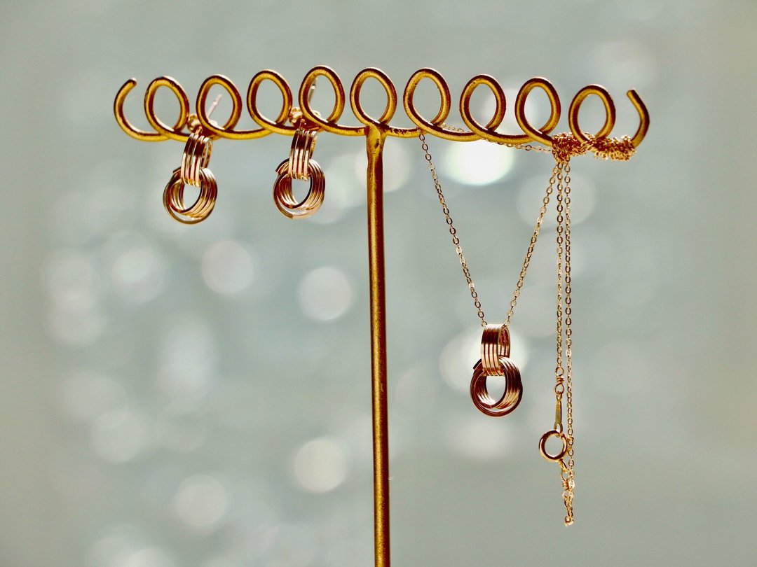 14kgf-three rings pierced earrings and necklace set - 耳环/耳夹 - 宝石 金色