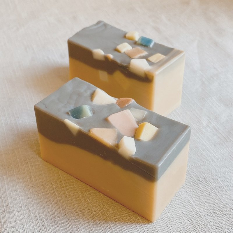 仙草保湿皂 - 现货 夏皂 油性肌 一般肌肤 - 肥皂/手工皂 - 植物．花 卡其色