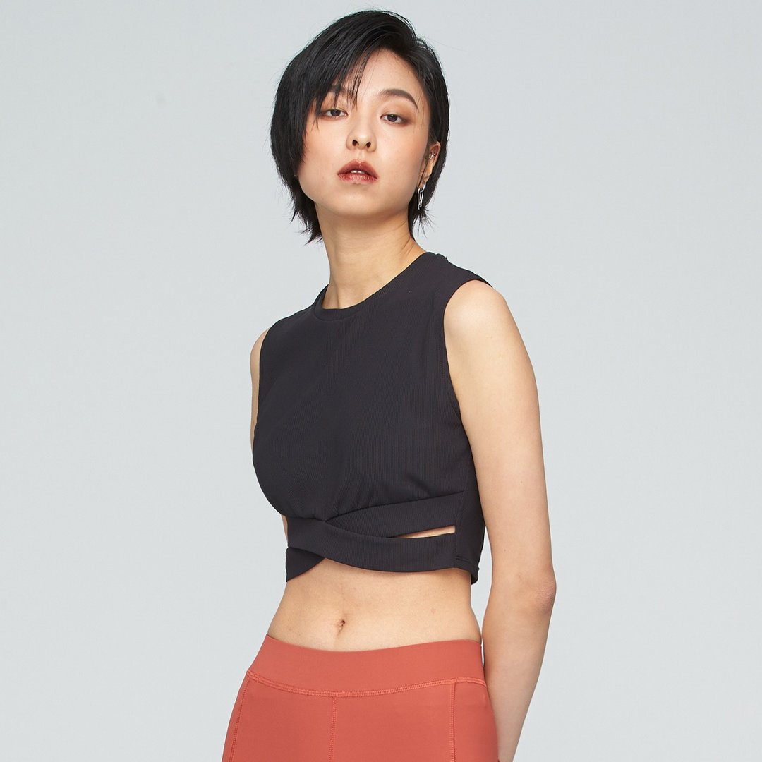 不可退换 /短版交叉凉感背心(女)-胶片黑 - 女装背心 - 聚酯纤维 黑色