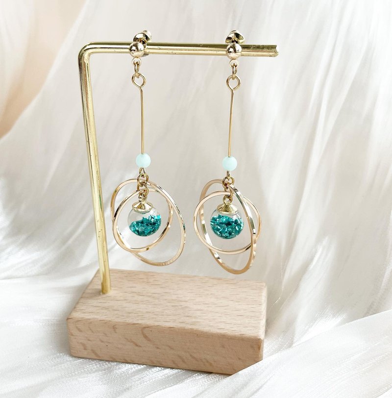 Rosy Garden 立体十字星球 流沙水晶玻璃球耳环 可换耳夹式 - 耳环/耳夹 - 玻璃 绿色