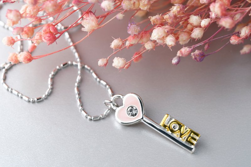 心锁系列 爱情之钥造型项链 玫粉款 - 项链 - 珐琅 粉红色