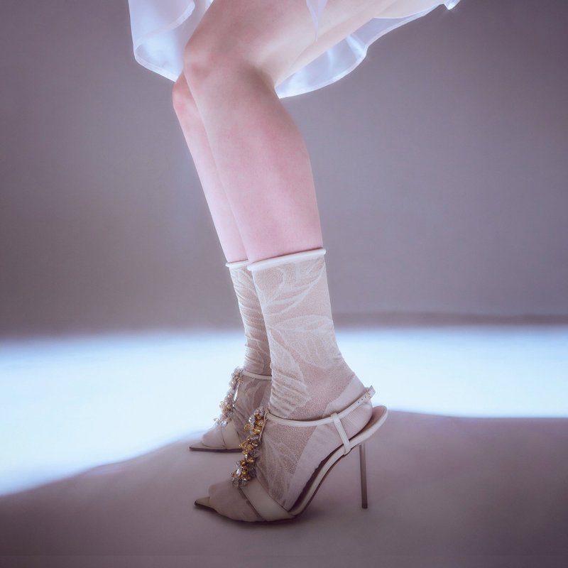 ML009 Beige Leaf 米色叶影不对称有机棉亮片袜 - 袜子 - 棉．麻 卡其色