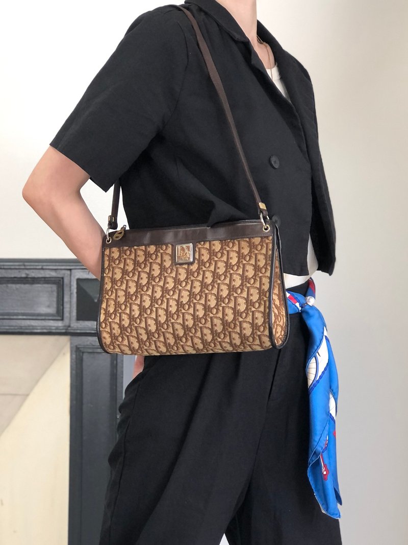 【VintageShop solo 日本直送中古包专卖店】Christian Dior 缇花织纹斜背包 棕色 标志缇花 复古斜背包 xie5fc - 侧背包/斜挎包 - 棉．麻 咖啡色
