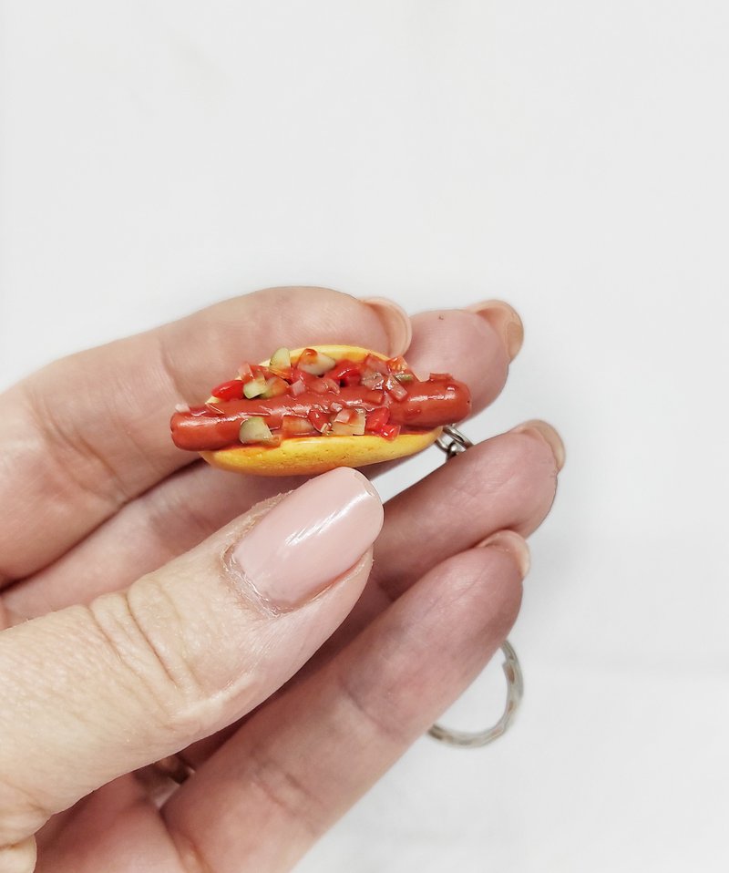 Realistic hot dog on a keychain - a keychain with food - gift idea - 钥匙链/钥匙包 - 粘土 