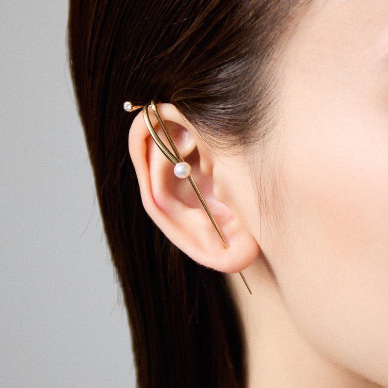俐落缠绕珍珠耳针 925银厚镀18K金 Intrepide Pearl Earpin - 耳环/耳夹 - 纯银 金色