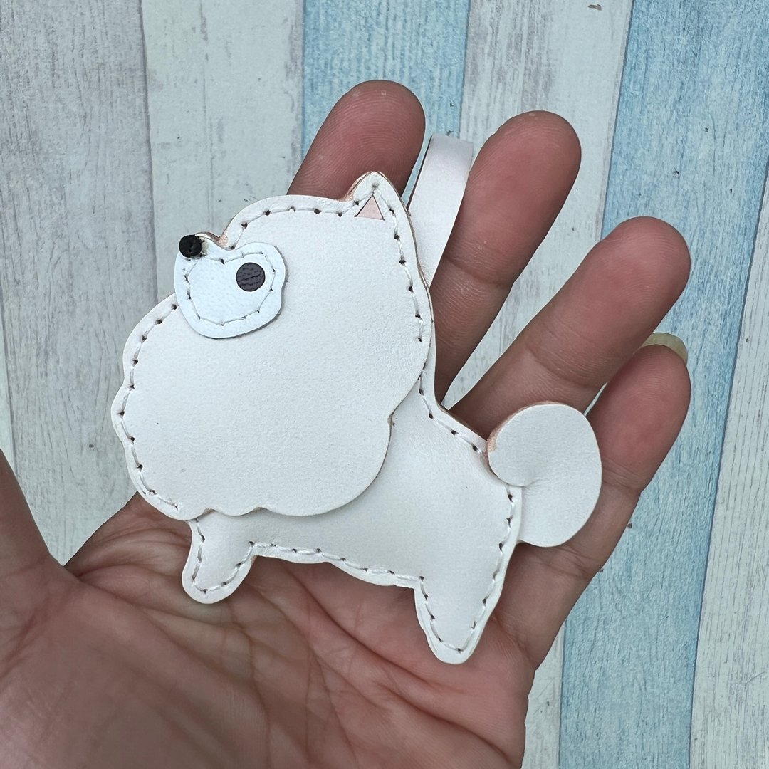 疗愈小物 手工皮革 白色 可爱 侧面博美狗 纯手工 吊饰 小尺寸 - 吊饰 - 真皮 白色