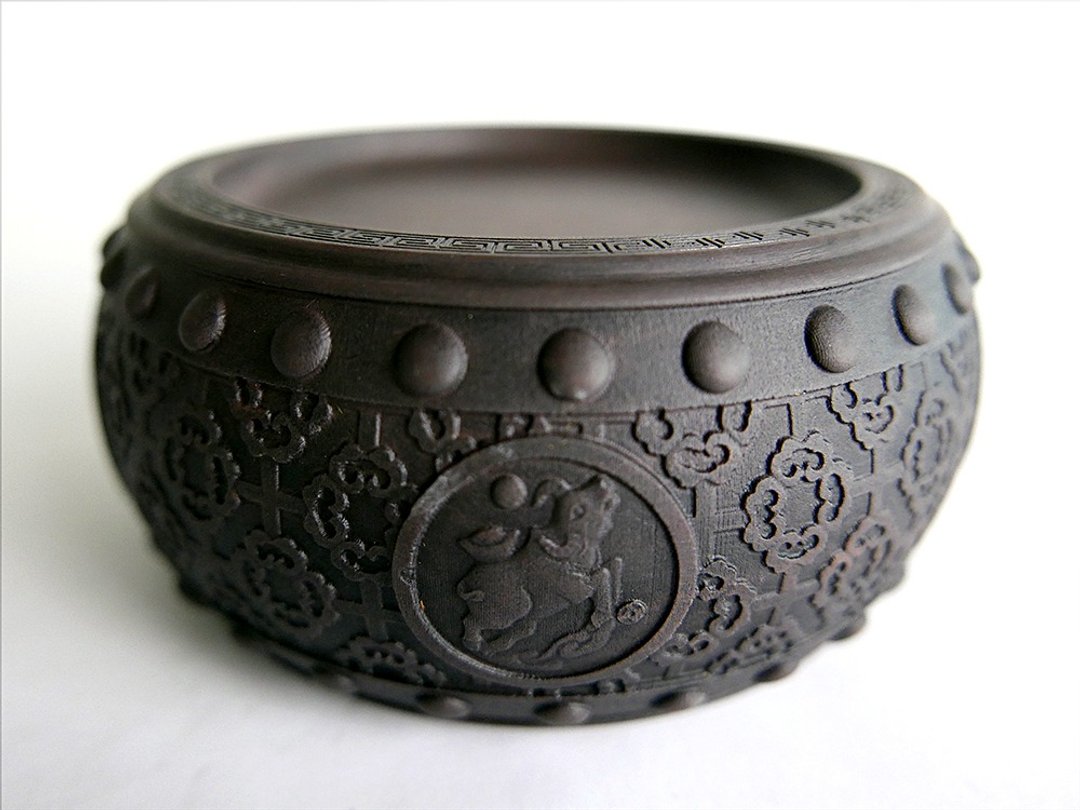 【生肖鼓砚 - 牛】15cm 双功能 石雕砚台 水盂笔洗-原石端砚名品 - 其他书写用品 - 石头 咖啡色