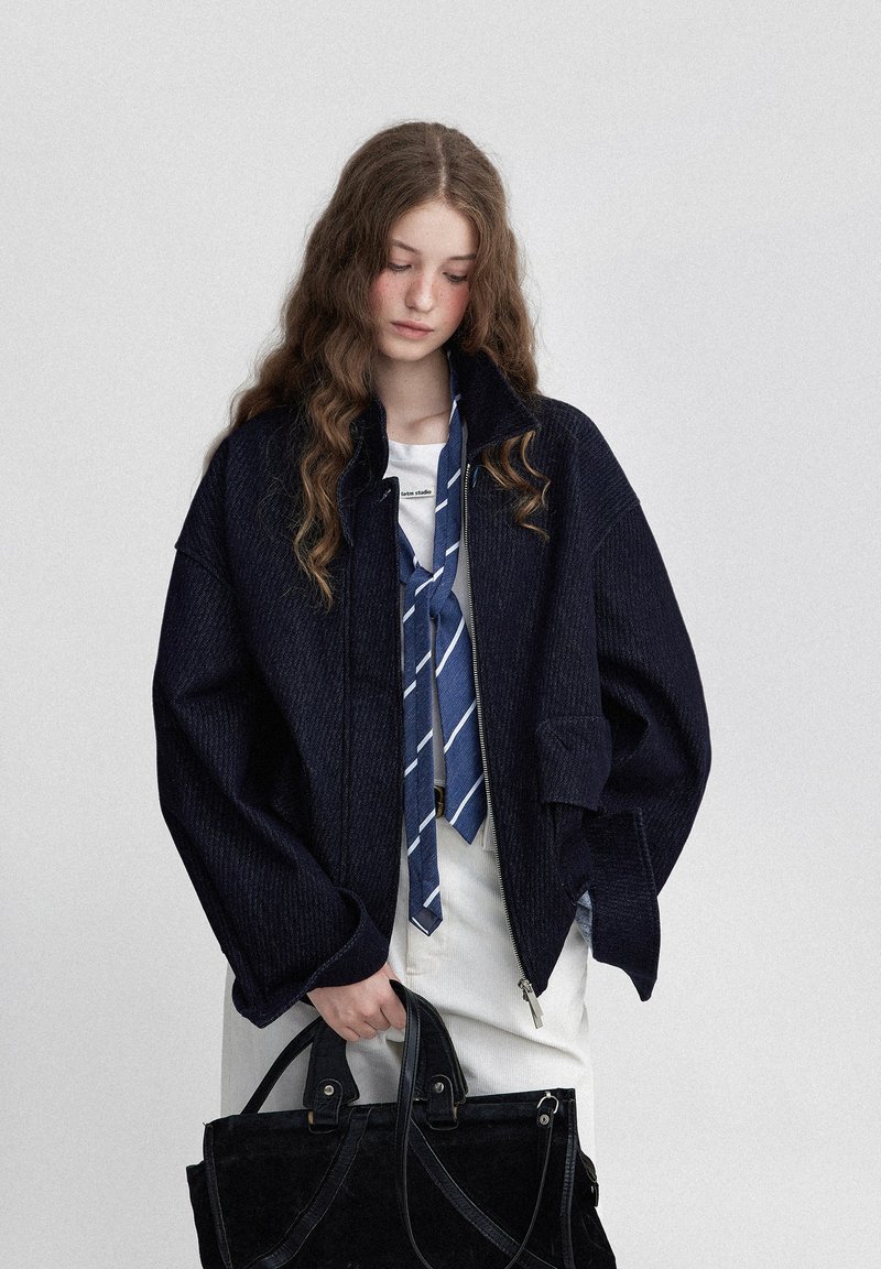 复古撞色 / 廓形感牛仔夹克外套 / 棉斜纹 - 女装休闲/机能外套 - 其他材质 多色