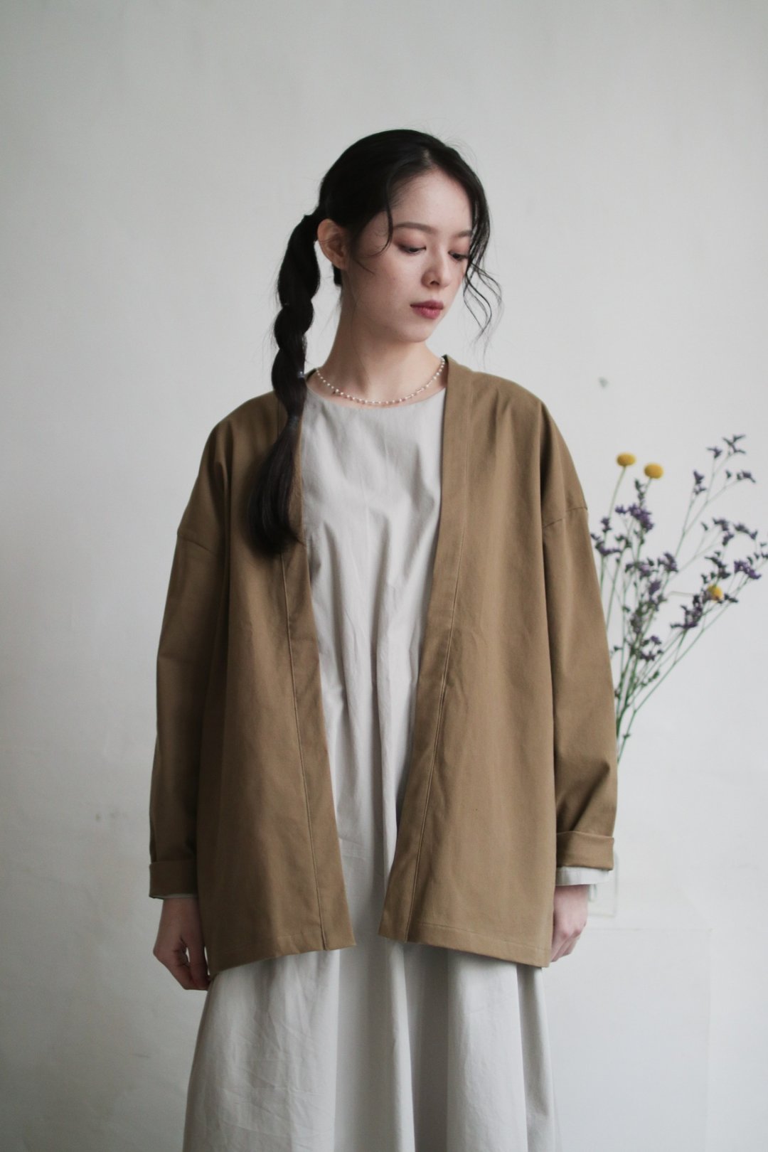 OMAKE.jp 后领刺绣和式外套FeteJacket 沙色 - 女装休闲/机能外套 - 棉 卡其色