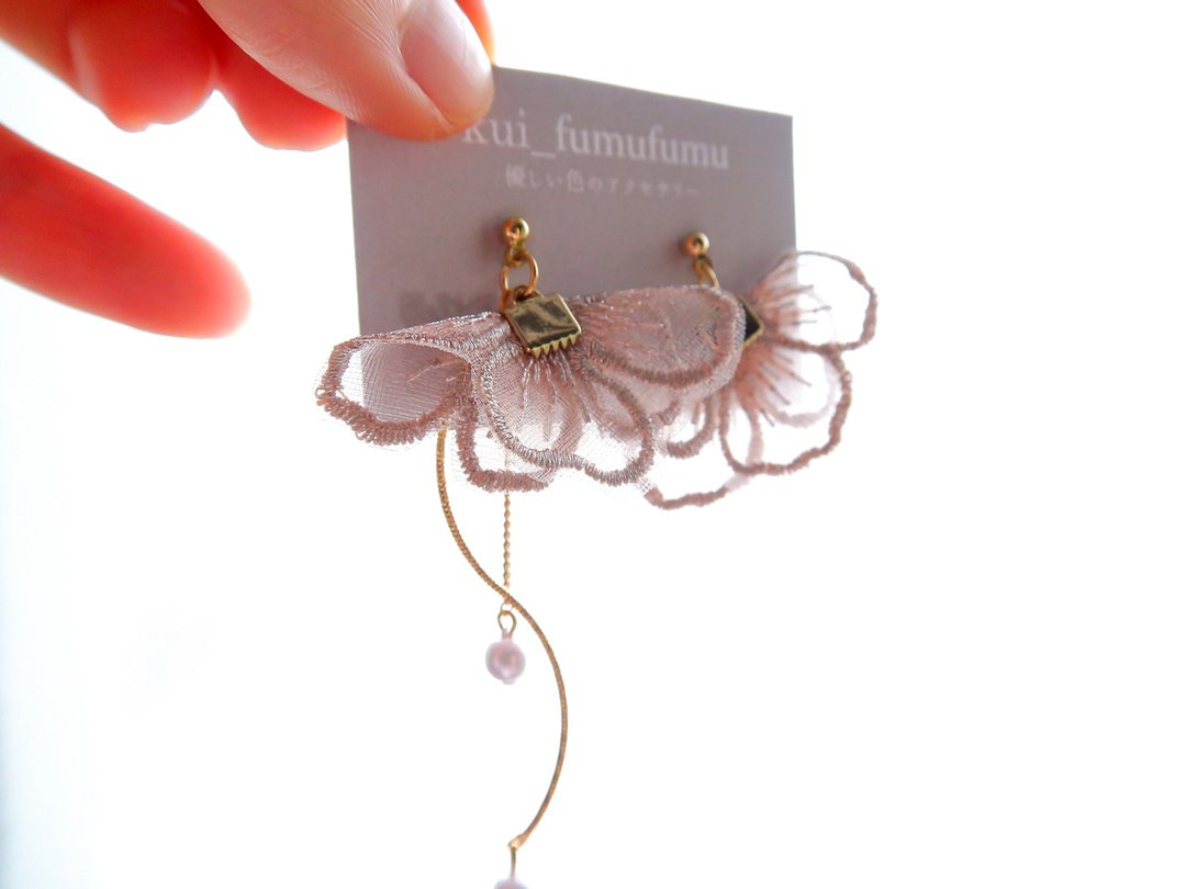 Petal earrings - 耳环/耳夹 - 绣线 粉红色