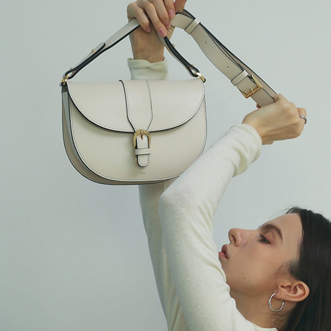 韩国制 AND Vegan Leather 半圓餅包包 (IVORY) - 侧背包/斜挎包 - 环保材料 