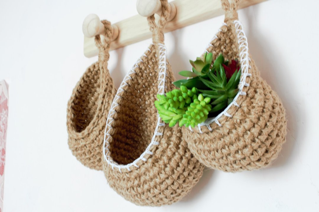 Jute Wall Basket for Small Things, hanging flower Pots, Crocheted boho basket - 墙贴/壁贴 - 其他材质 金色