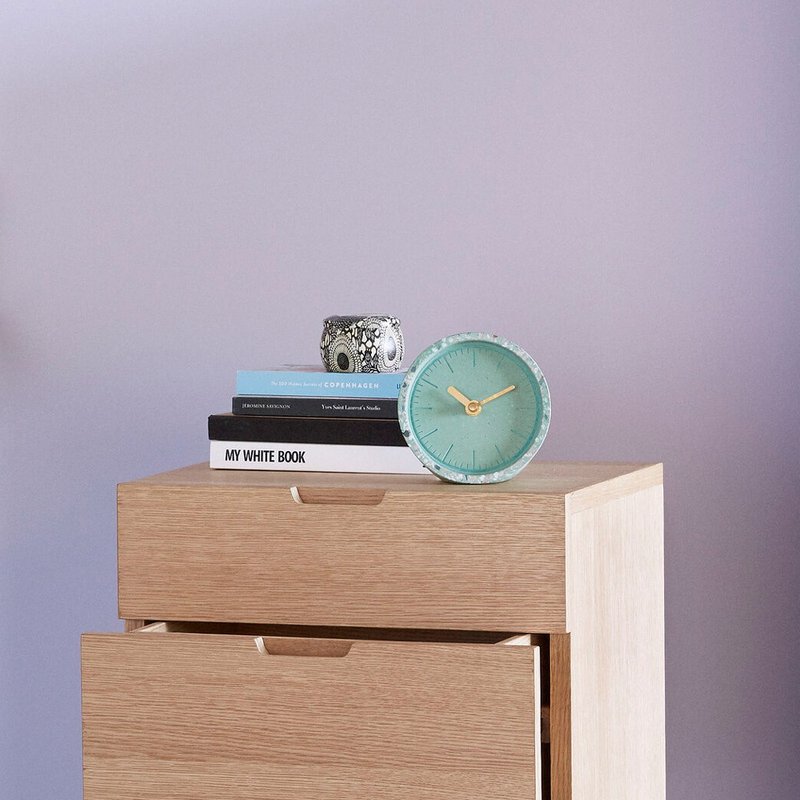 【Hübsch】－531103 水磨石造型时尚桌钟时钟 办公 创意文具圣诞 - 时钟/闹钟 - 水泥 绿色