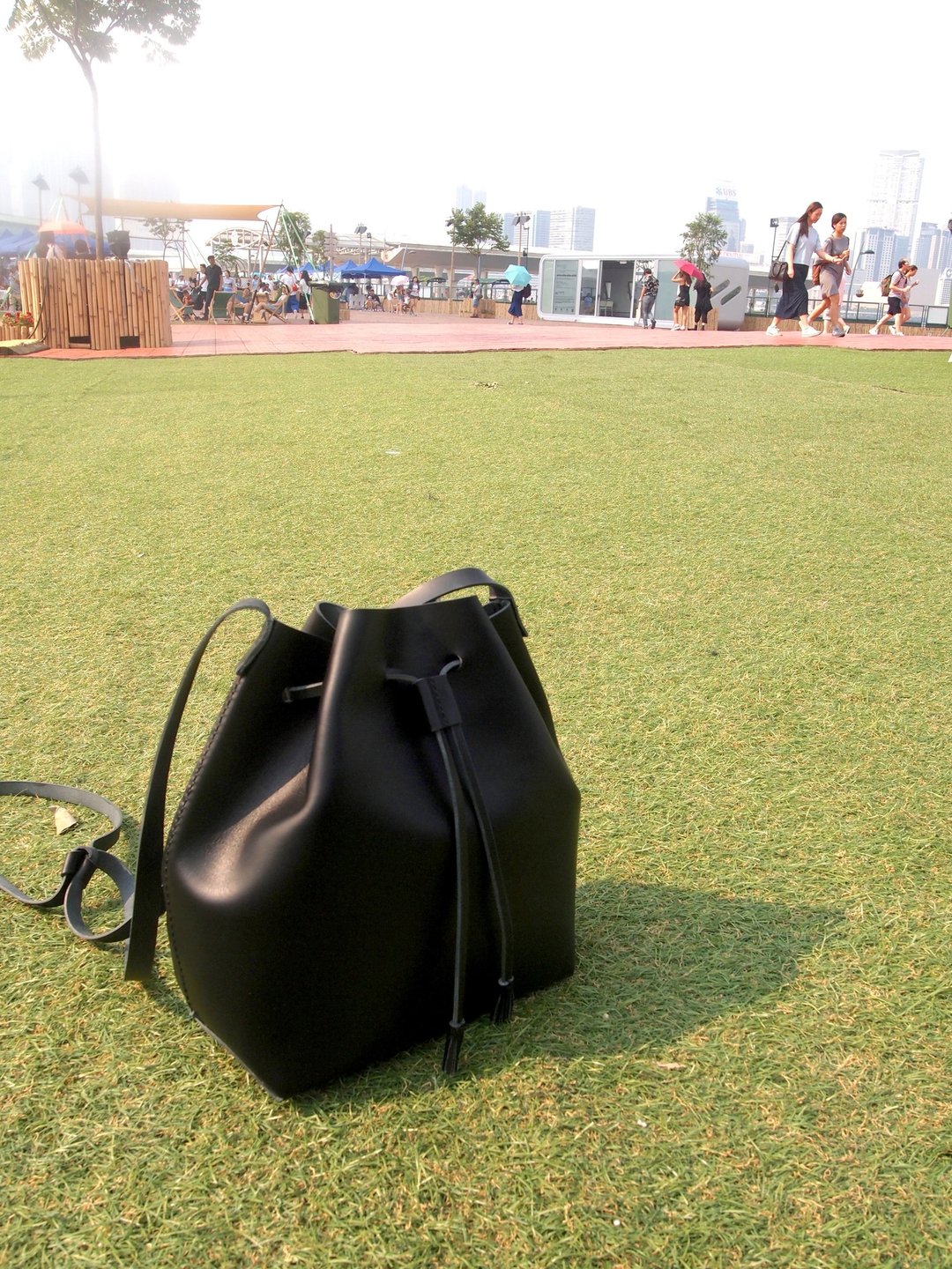 手缝皮革黑色水桶包 侧背包 by Fabula 定制化 复古 bucket bag - 侧背包/斜挎包 - 真皮 黑色