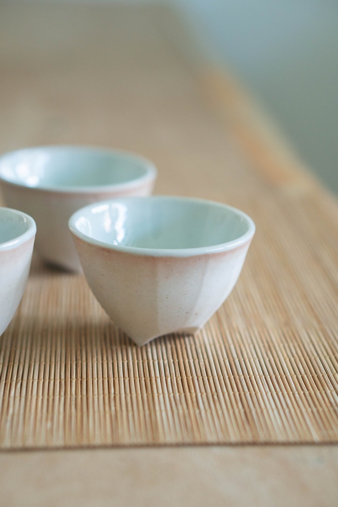粉嫩削面小茶杯 | 小品杯 | 小酒杯 (随机出货) - 茶具/茶杯 - 瓷 粉红色