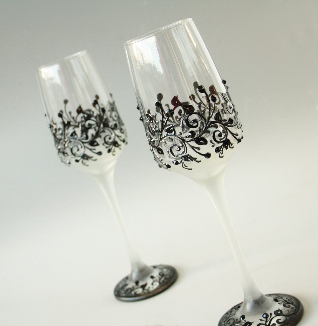 Wedding Champagne Wine Glasses, Black and White, Hand-painted, set of 2 - 酒杯/酒器 - 玻璃 黑色
