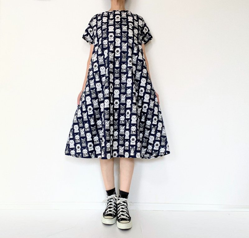 猫图案　棉质 半袖连身洋装  有口袋　喇叭连身裙 - 洋装/连衣裙 - 棉．麻 黑色