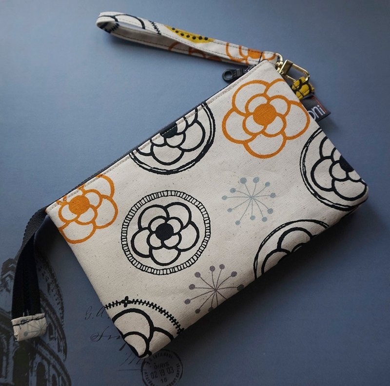 花图案印花手拿包收纳包 - 化妆包/杂物包 - 棉．麻 卡其色