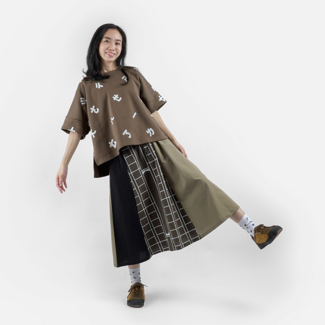 注音符号刷毛五分袖上衣-巧克力色 - 女装 T 恤 - 棉．麻 咖啡色