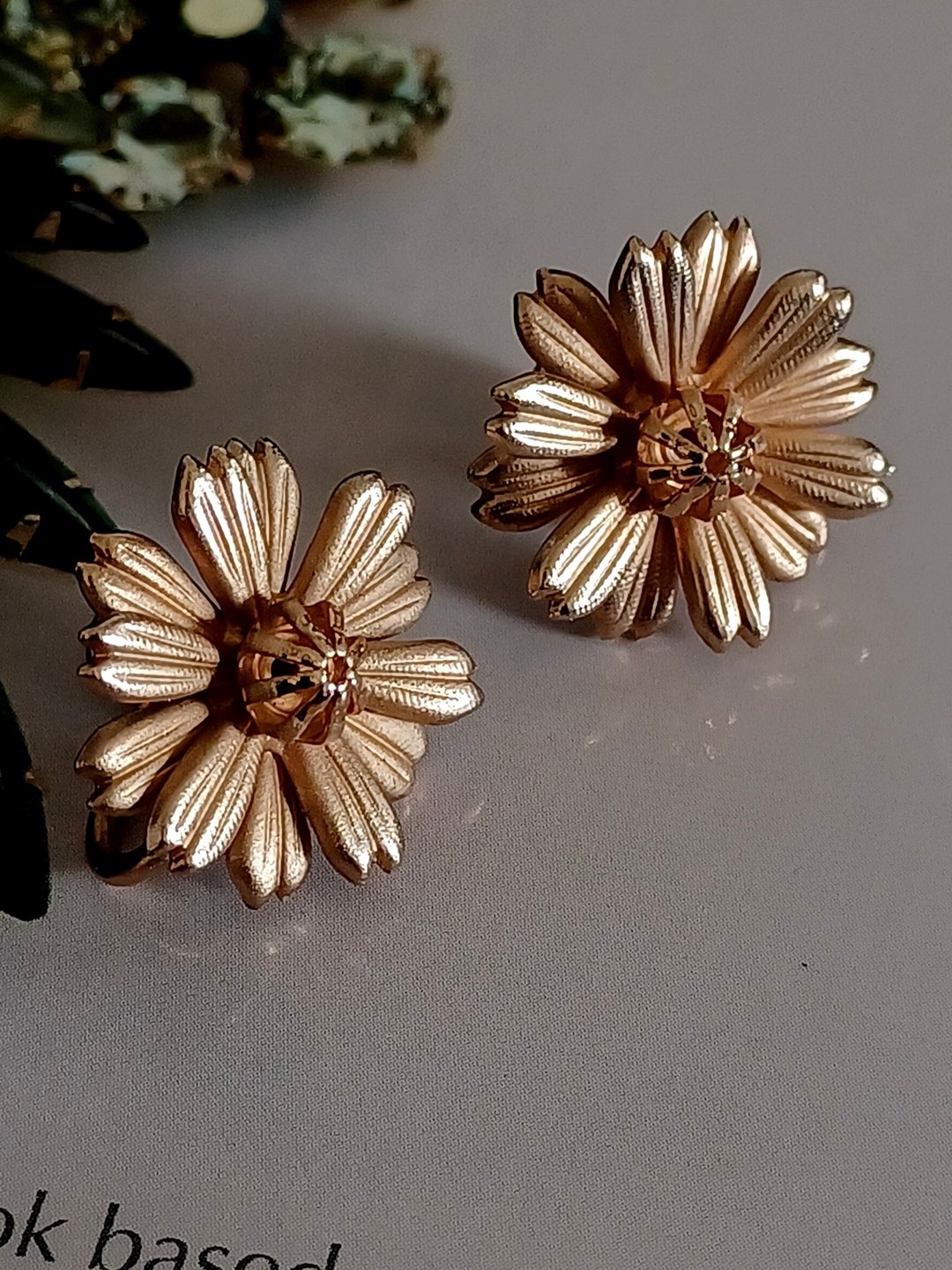 vintage jewelry  罕见珍品  AMCO 14K 细致雏菊 夹式耳环 - 胸针 - 其他金属 