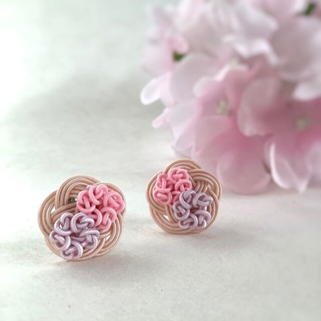 Clip-On[Sakura] Made by Mizuhiki Original dyeing Mizuhiki Partially used Spring Adult cute pink - 耳环/耳夹 - 其他金属 粉红色