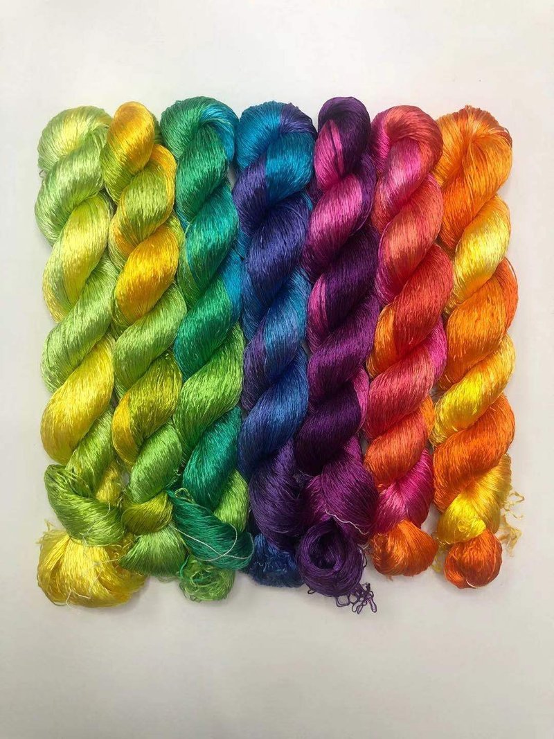 客制 七彩段染渐变蚕丝线 桑蚕丝段染 刺绣线 手工线 手染线 - 编织/刺绣/羊毛毡/裁缝 - 丝．绢 