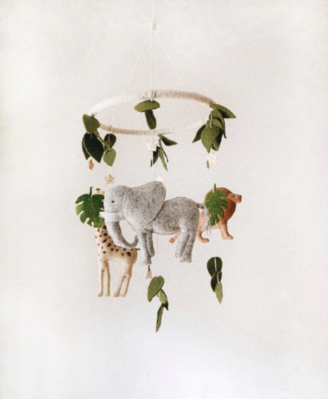 Baby mobile neutral animals Africa nursery - 玩具/玩偶 - 环保材料 白色