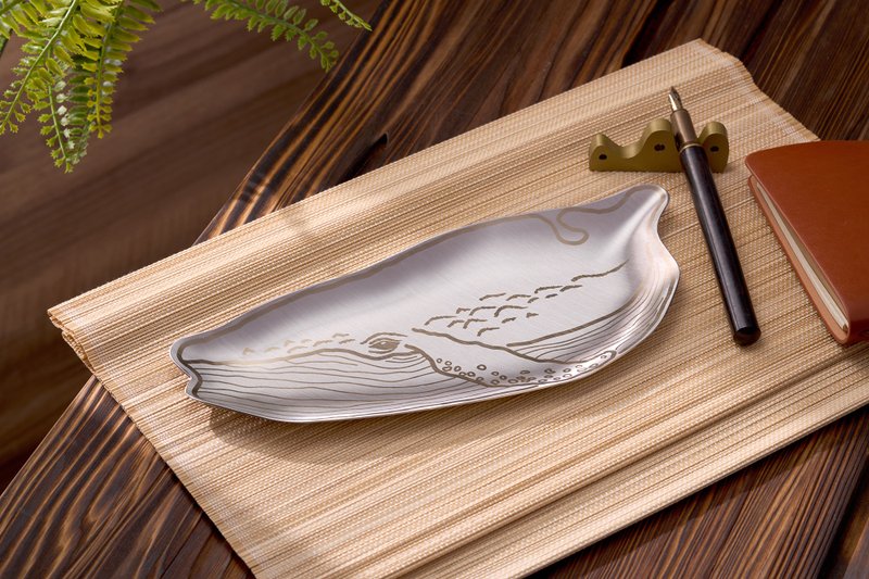 【OPUS东齐金工】不锈钢台湾造型浅盘/点心盘/礼盒-岛屿拾光-鲸鱼 - 盘子/餐盘/盘架 - 不锈钢 银色