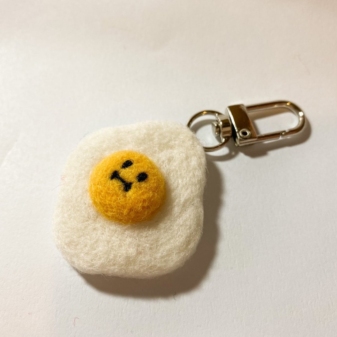 荷包蛋先生airpod吊饰 - 吊饰 - 羊毛 