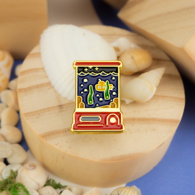 Deep Sea Game Enamel Pin - 胸针 - 其他金属 红色