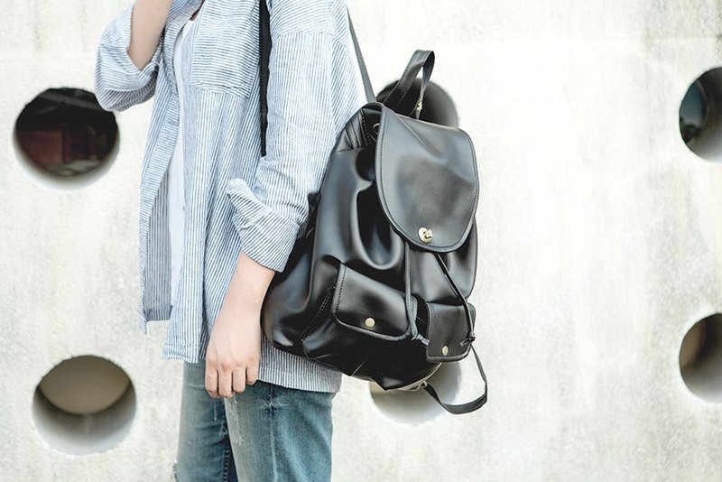 保证不脱皮-一年保固-台湾制作-纯素皮革－旋扣后背包_黑 - 后背包/双肩包 - 乳胶 黑色