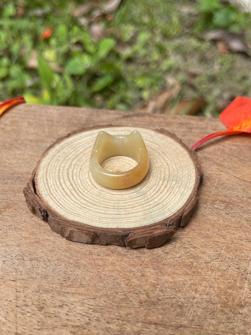 芒果冰淇淋 - 佘太翠。尖尖猫耳戒指。内径18mm - 戒指 - 玉石 多色