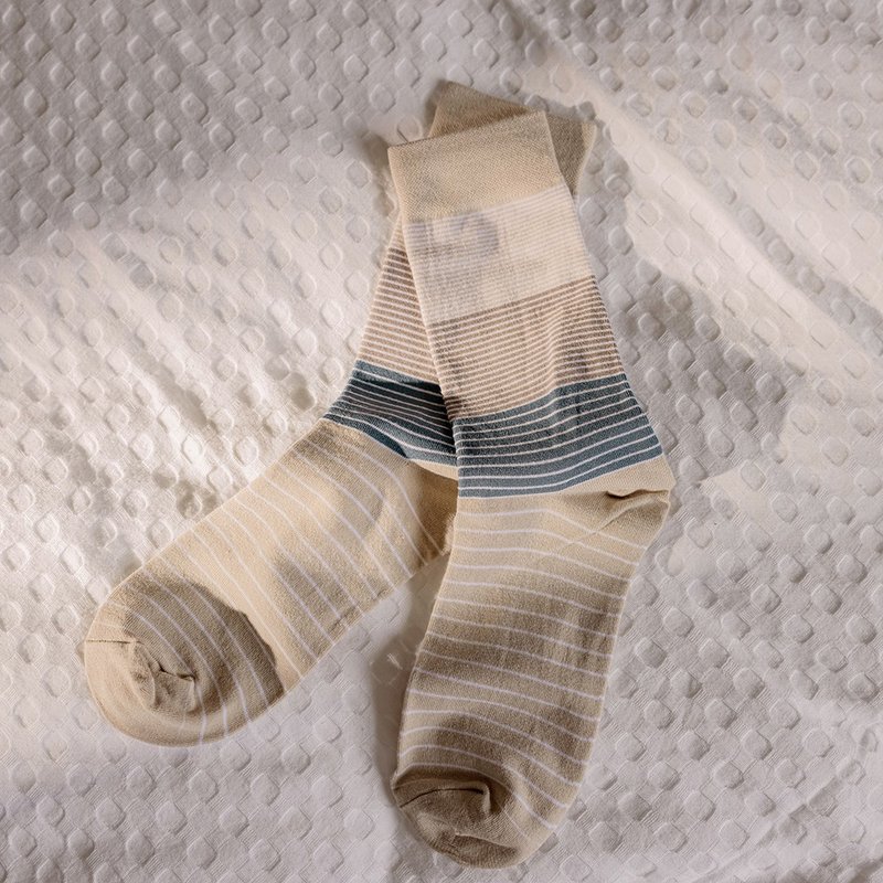 暮色条纹绅士袜 米灰 - 袜子 - 棉．麻 卡其色